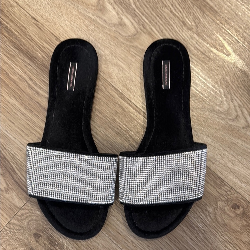 Stylish Black and White Women's Slide Sandals